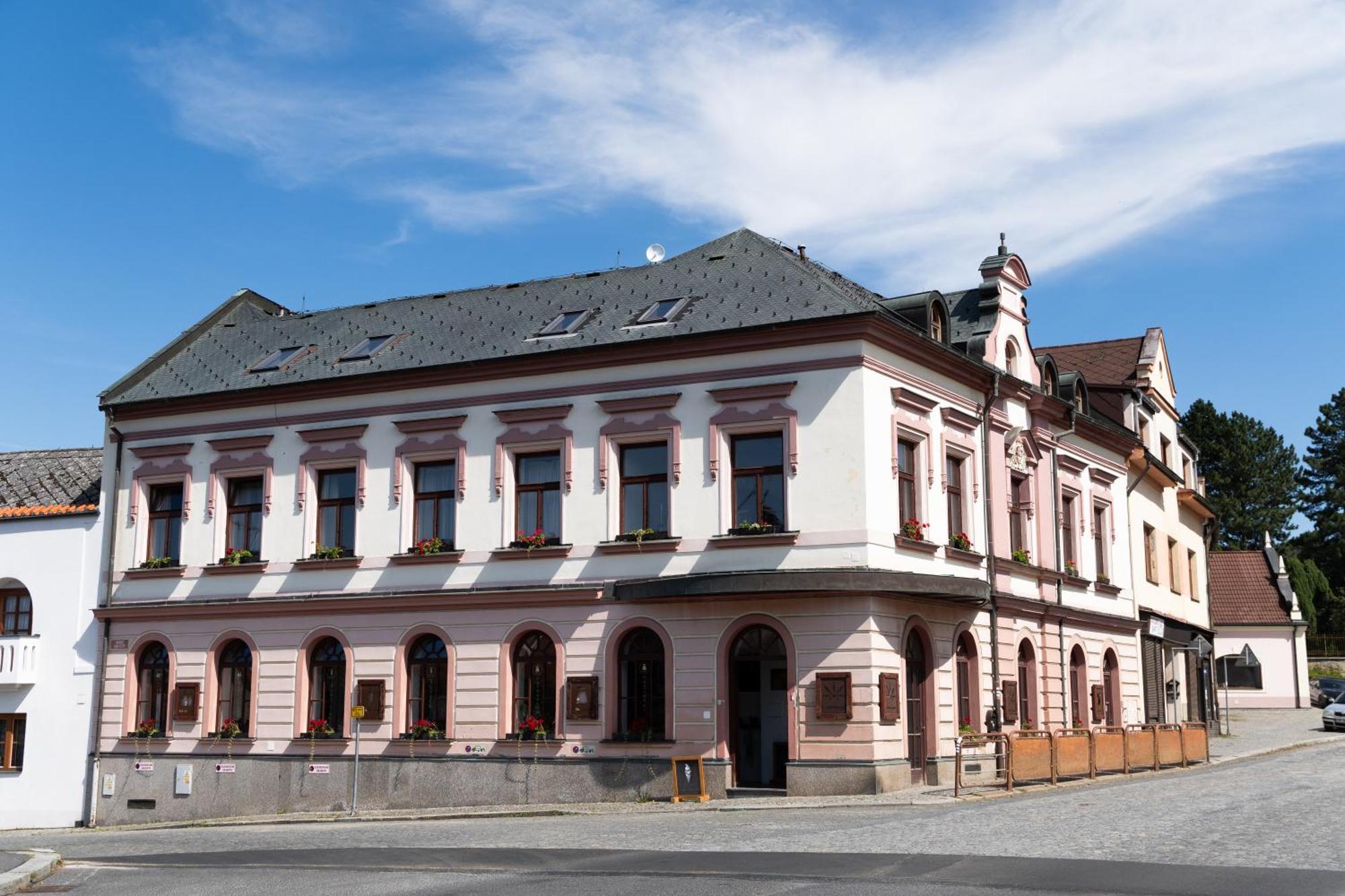 Apartmany Nabrezi Susice Nad Otavou Bagian luar foto