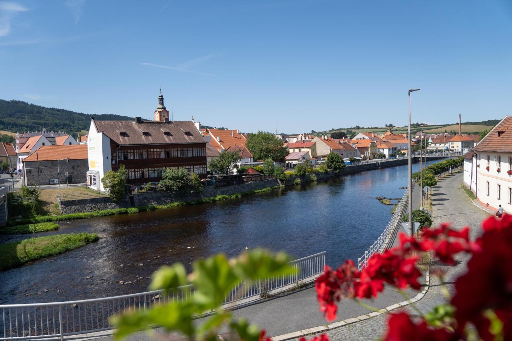Apartmany Nabrezi Susice Nad Otavou Bagian luar foto