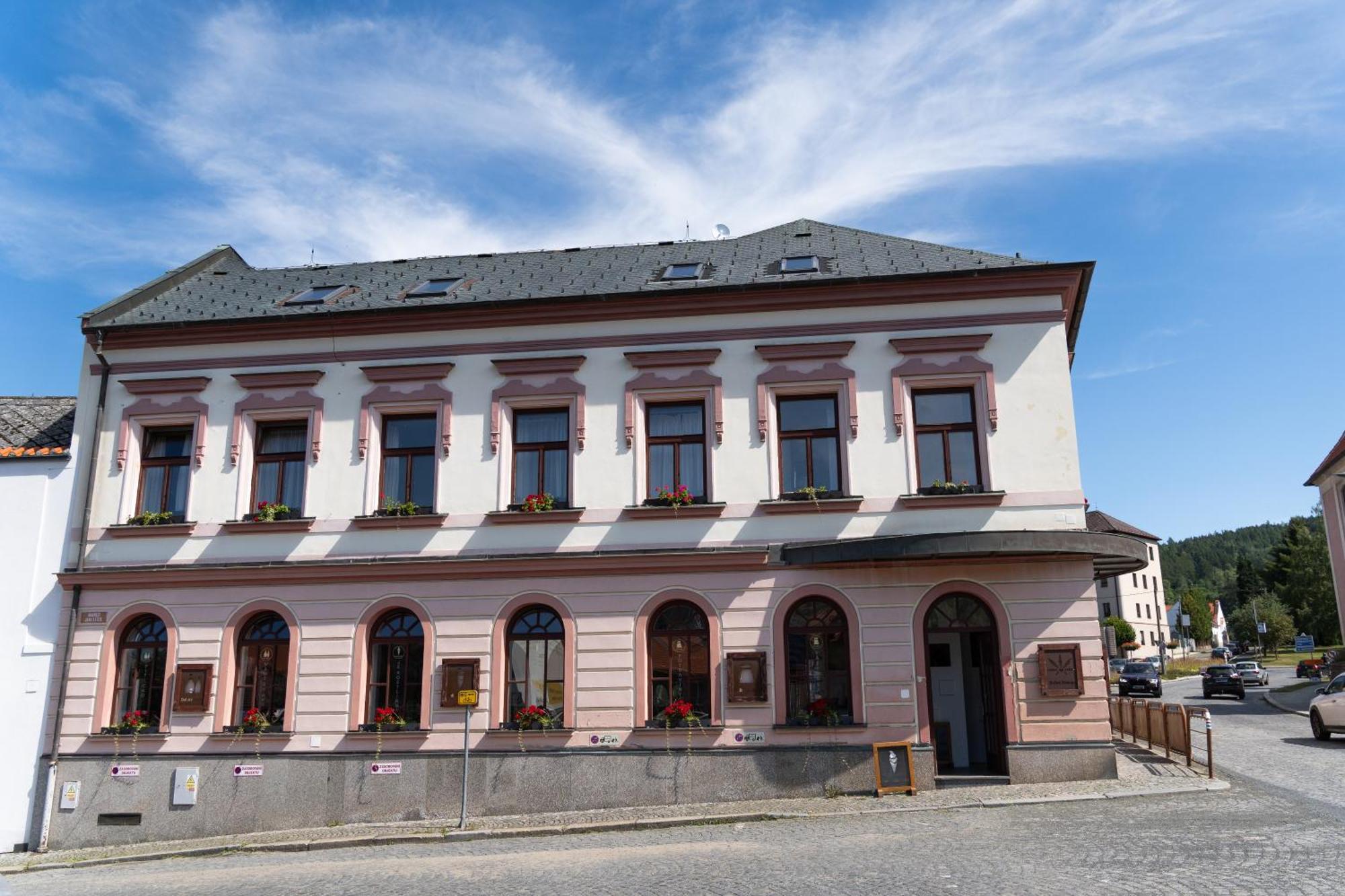 Apartmany Nabrezi Susice Nad Otavou Bagian luar foto